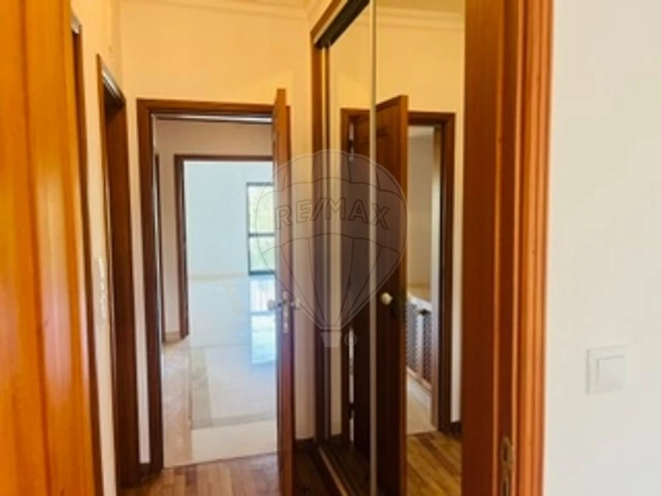 Apartamento T2 para Arrendamento em Alfragide Foto 8