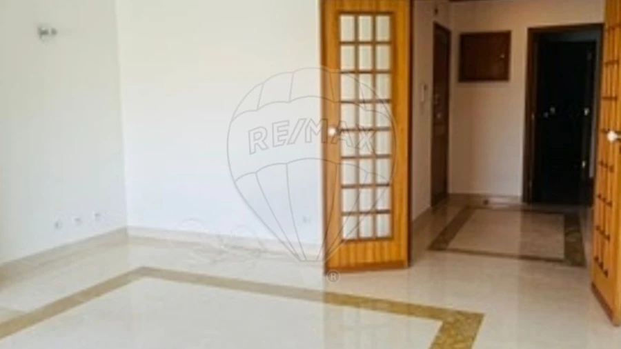 Apartamento T2 para Arrendamento em Alfragide