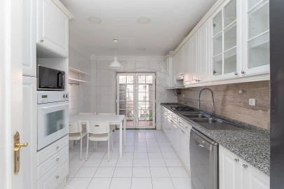 Apartamento T4 para Arrendamento em Santa Maria e São Miguel, São Martinho, São Pedro Penaferrim