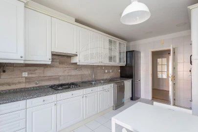 Apartamento T4 para Arrendamento em Santa Maria e São Miguel, São Martinho, São Pedro Penaferrim