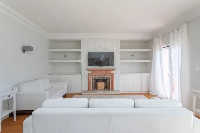 Apartamento T4 para Arrendamento em Santa Maria e São Miguel, São Martinho, São Pedro Penaferrim