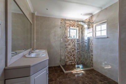 Apartamento T4 para Arrendamento em Santa Maria e São Miguel, São Martinho, São Pedro Penaferrim