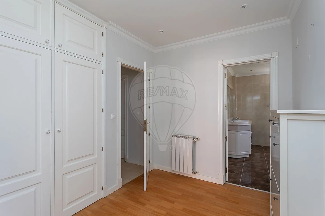 Apartamento T4 para Arrendamento em Santa Maria e São Miguel, São Martinho, São Pedro Penaferrim Foto 31