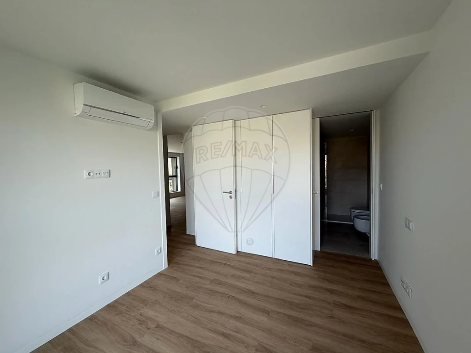 Apartamento T2 para Arrendamento em Mafamude e Vilar do Paraíso Foto 2