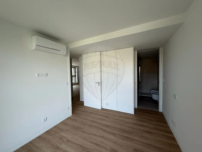 Apartamento T2 para Arrendamento em Mafamude e Vilar do Paraíso Foto 2