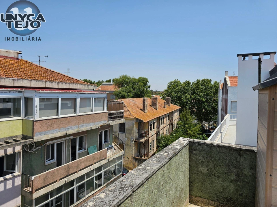 Apartamento T1 para Venda em Queluz e Belas Foto 1