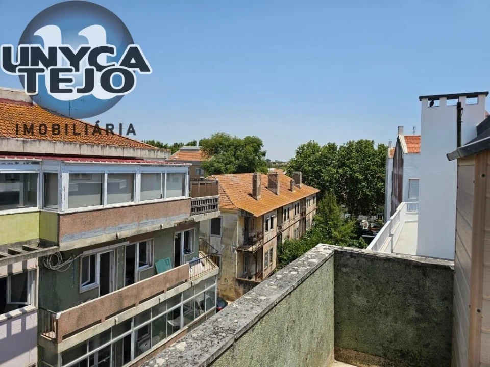 Apartamento T1 para Venda em Queluz e Belas Foto 1