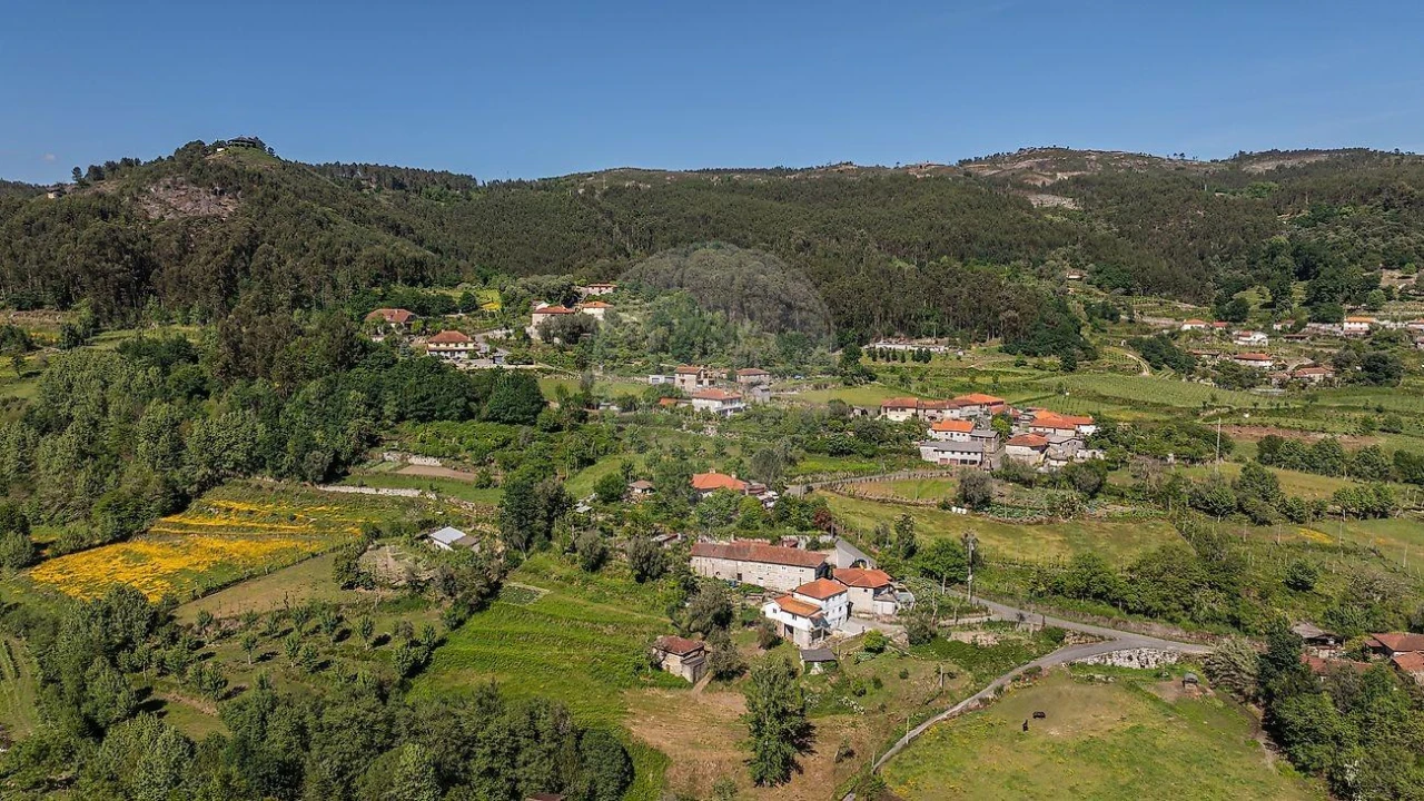 Moradia T2 para Venda em Fonte Arcada e Oliveira Foto 18