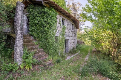 Moradia T2 para Venda em Fonte Arcada e Oliveira