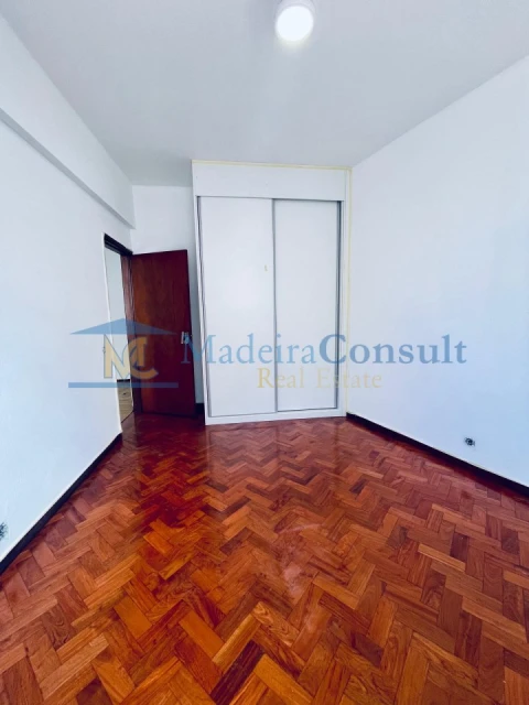 Apartamento T2 para Venda em Funchal (Se)