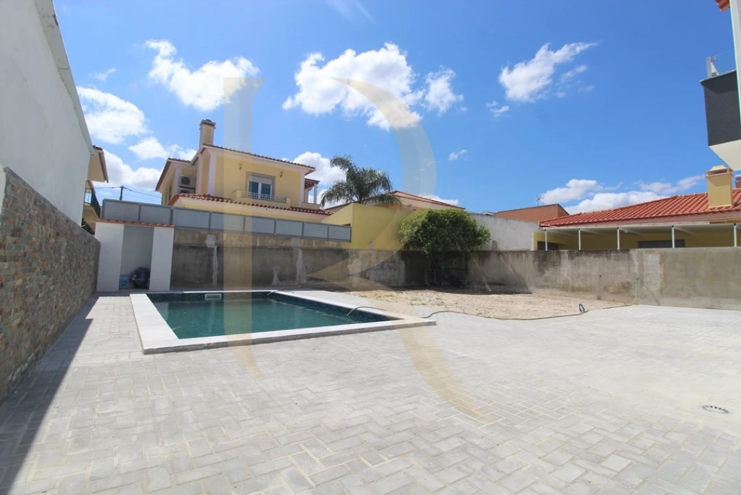 Moradia T4 para Venda em Fernao Ferro Foto 16