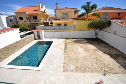 Moradia T4 para Venda em Fernao Ferro