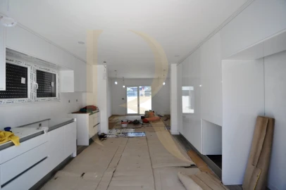 Moradia T4 para Venda em Fernao Ferro