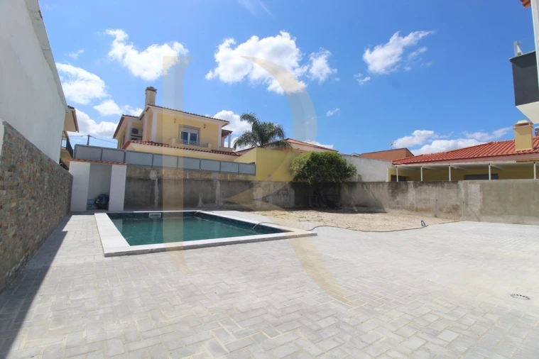 Moradia T4 para Venda em Fernao Ferro Foto 16