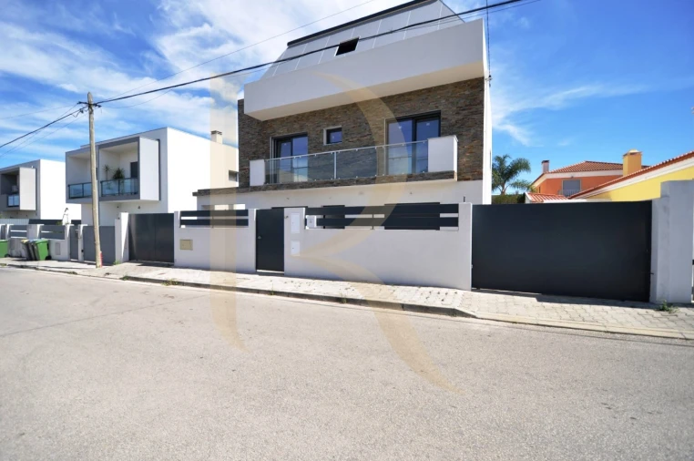 Moradia T4 para Venda em Fernao Ferro Foto 6