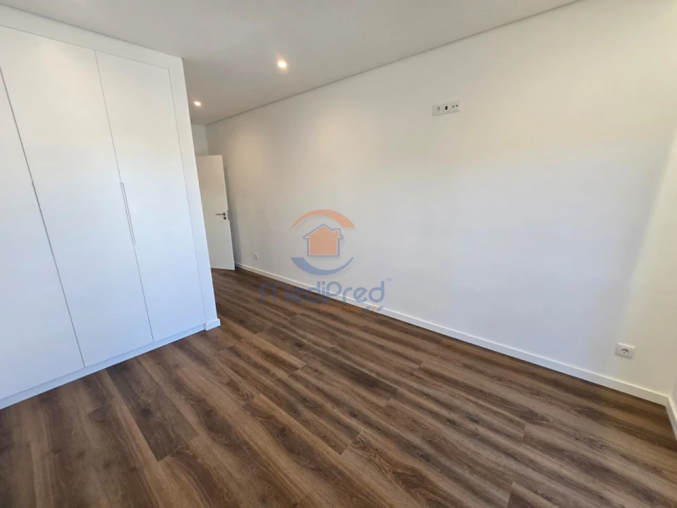 Apartamento T3 para Venda em Ramada e Caneças Foto 24