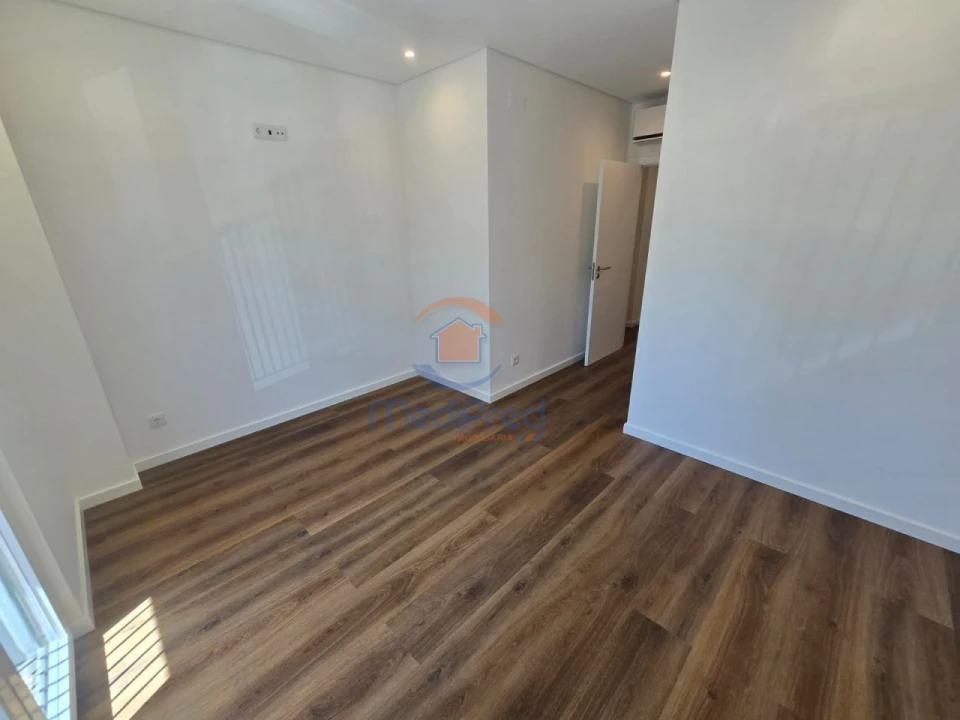 Apartamento T3 para Venda em Ramada e Caneças Foto 29