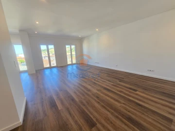 Apartamento T3 para Venda em Ramada e Caneças