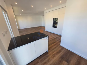 Apartamento T3 para Venda em Ramada e Caneças