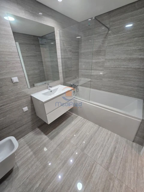 Apartamento T3 para Venda em Ramada e Caneças