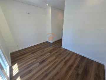 Apartamento T3 para Venda em Ramada e Caneças