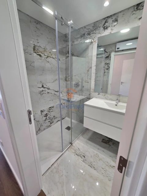 Apartamento T3 para Venda em Ramada e Caneças
