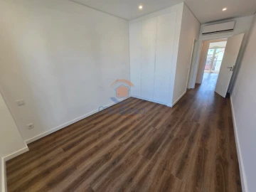 Apartamento T3 para Venda em Ramada e Caneças