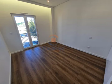 Apartamento T3 para Venda em Ramada e Caneças