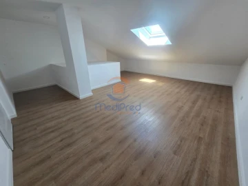 Apartamento T3 para Venda em Ramada e Caneças
