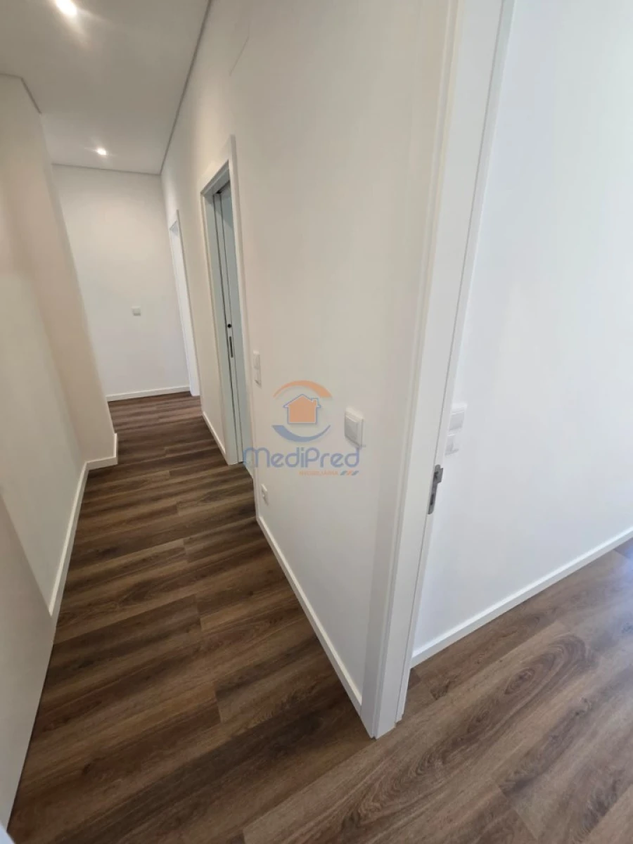 Apartamento T3 para Venda em Ramada e Caneças Foto 14