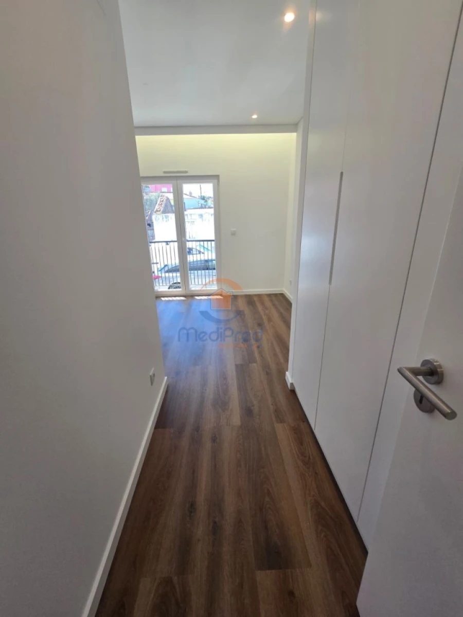 Apartamento T3 para Venda em Ramada e Caneças Foto 15