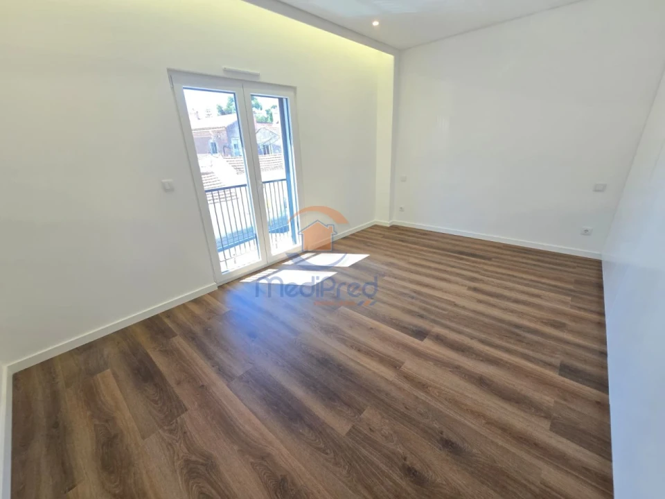 Apartamento T4 para Venda em Ramada e Caneças Foto 11
