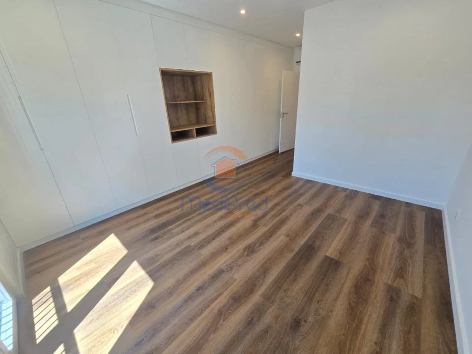 Apartamento T4 para Venda em Ramada e Caneças Foto 15