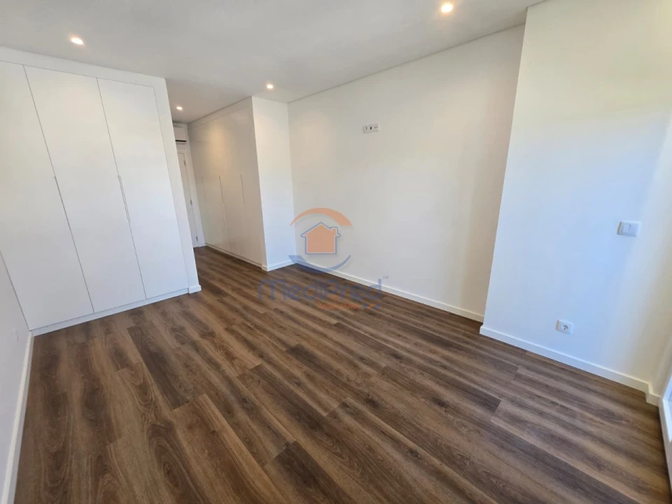 Apartamento T4 para Venda em Ramada e Caneças Foto 26