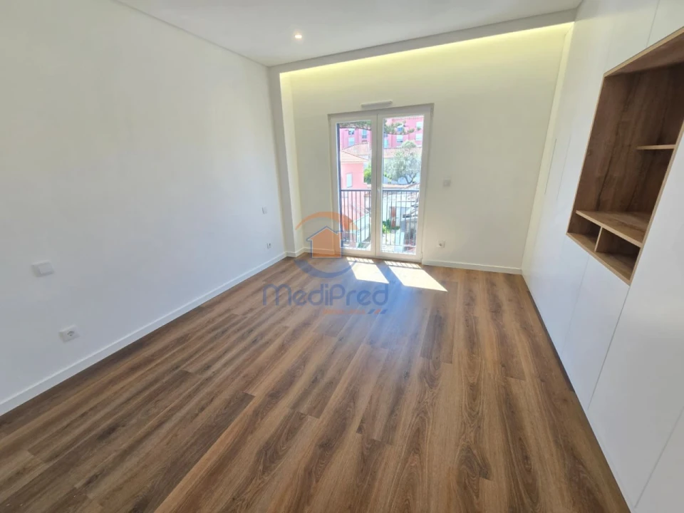 Apartamento T4 para Venda em Ramada e Caneças Foto 31