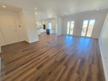 Apartamento T4 para Venda em Ramada e Caneças