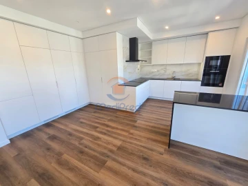 Apartamento T4 para Venda em Ramada e Caneças