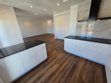 Apartamento T4 para Venda em Ramada e Caneças