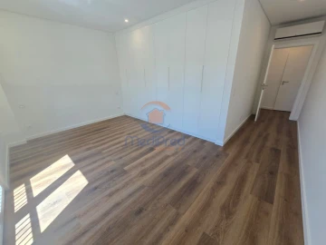 Apartamento T4 para Venda em Ramada e Caneças