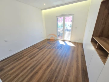 Apartamento T4 para Venda em Ramada e Caneças
