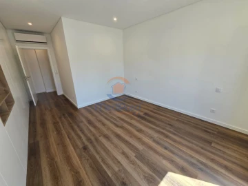 Apartamento T4 para Venda em Ramada e Caneças