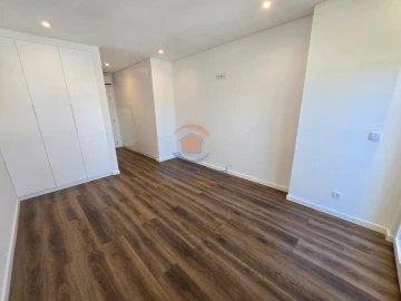 Apartamento T4 para Venda em Ramada e Caneças