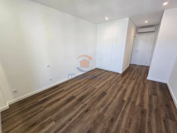 Apartamento T4 para Venda em Ramada e Caneças