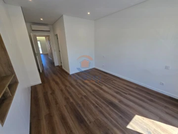 Apartamento T4 para Venda em Ramada e Caneças