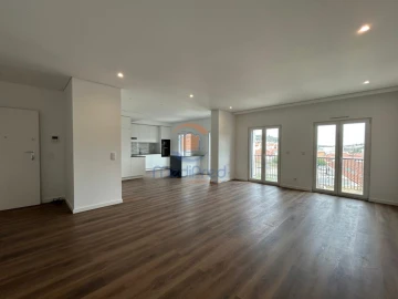 Apartamento T4 para Venda em Ramada e Caneças