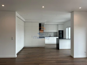 Apartamento T4 para Venda em Ramada e Caneças