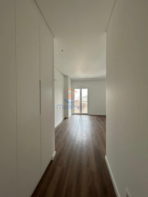 Apartamento T4 para Venda em Ramada e Caneças