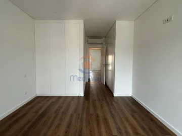 Apartamento T4 para Venda em Ramada e Caneças