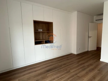 Apartamento T4 para Venda em Ramada e Caneças