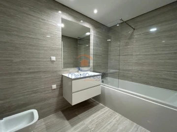 Apartamento T4 para Venda em Ramada e Caneças